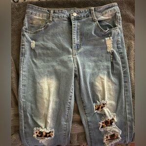 Jeans with leopard print patches